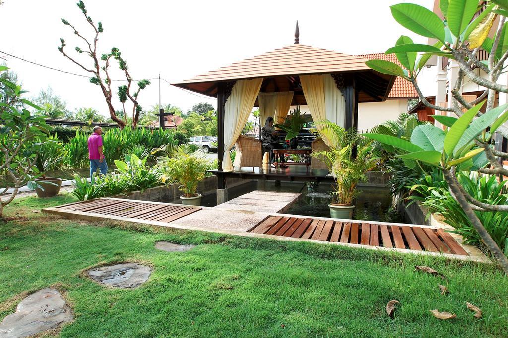 The Manor Beach Resort Besut Kampung Kuala Besut Exterior photo