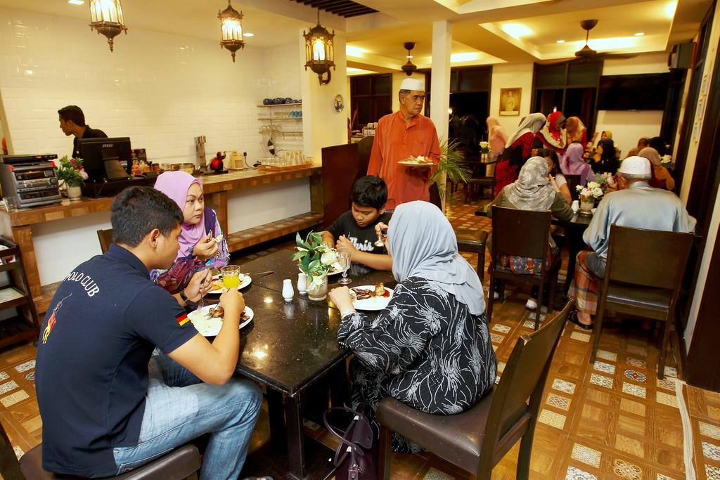 The Manor Beach Resort Besut Kampung Kuala Besut Exterior photo