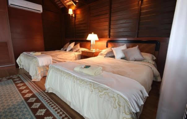 The Manor Beach Resort Besut Kampung Kuala Besut Exterior photo